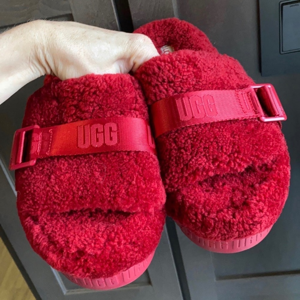 Ugg fluffita slipper in red new without box